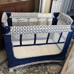 The Arm’s Reach Ezee 2 in 1 Co-Sleeper - Cream and Blue